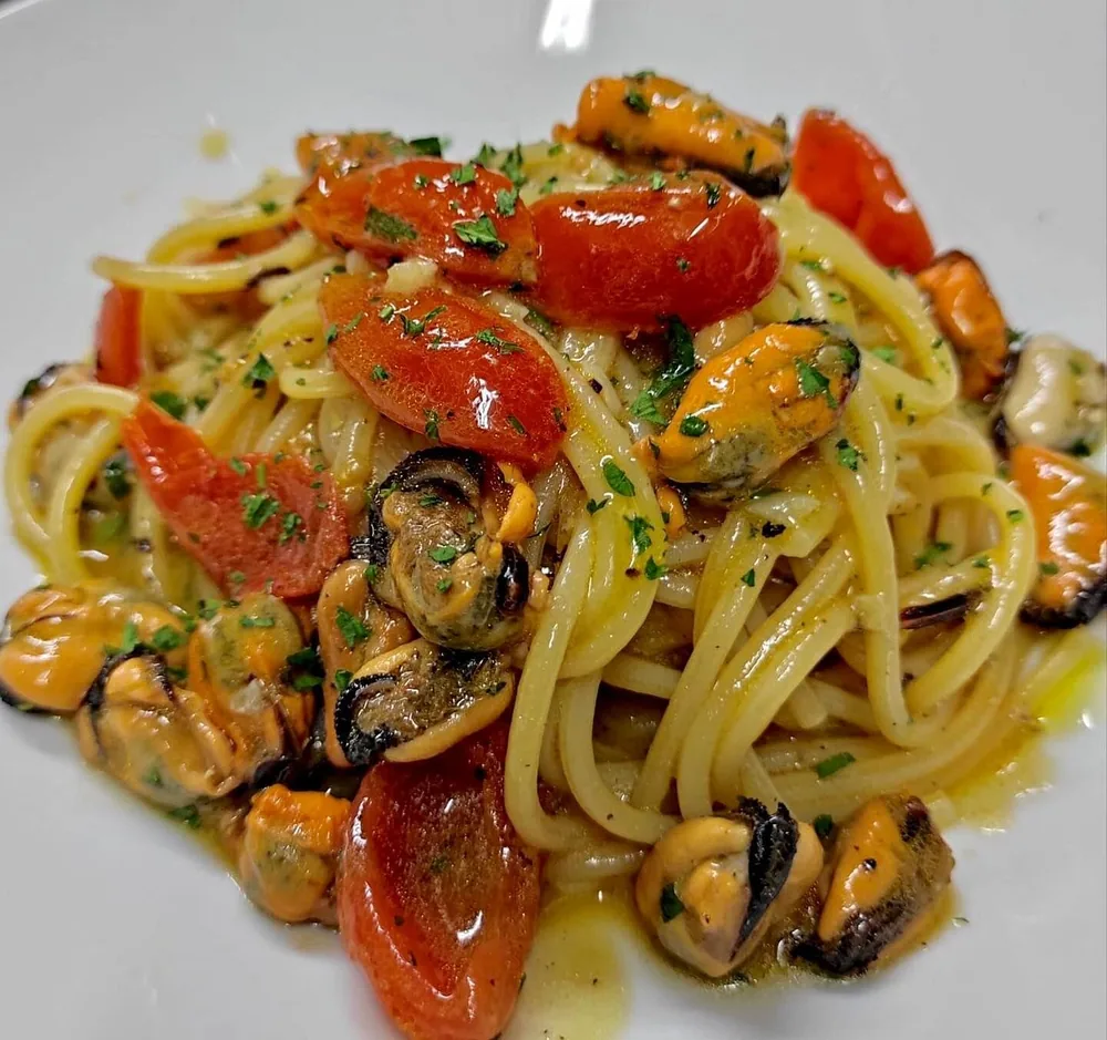 Spaghetti con le cozze e pomodorini